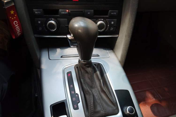 Used Audi A6L 2010 2.0 TFSI Automatic Standard Edition Gear Lever