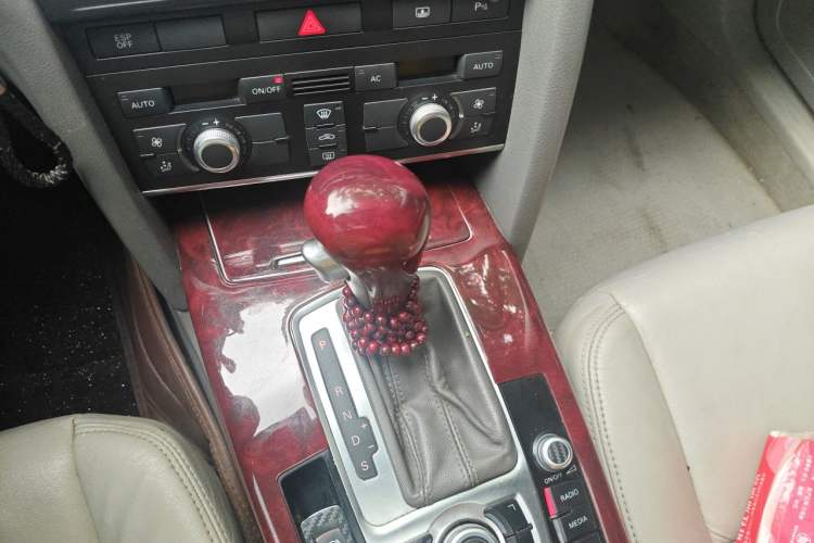 Used Audi A6L 2010 2.0 TFSI Automatic Standard Edition Gear Lever