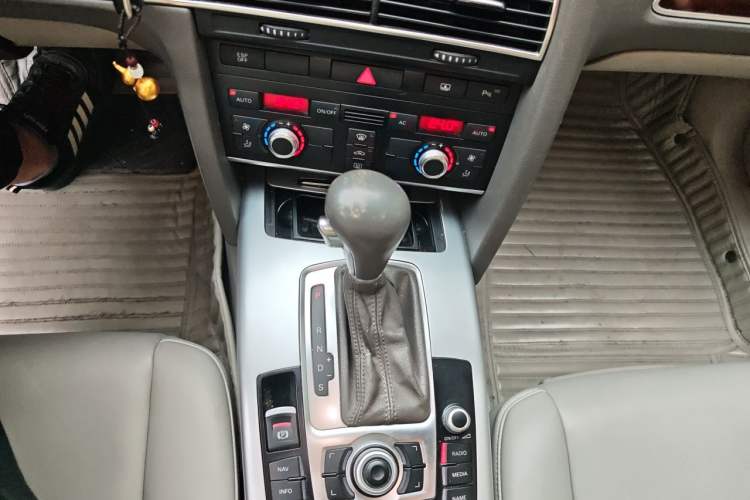 Used Audi A6L 2010 2.0 TFSI Base Version Gear Lever