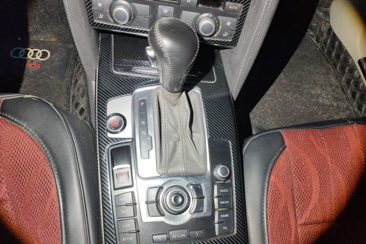 Used Audi A6L 2010 2.0 TFSI Automatic Standard Edition Gear Lever