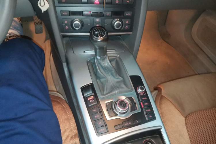 Used Audi A6L 2010 2.0 TFSI Manual Standard Edition Gear Lever