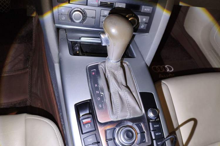 Used Audi A6L 2010 2.0 TFSI Automatic Standard Edition Gear Lever