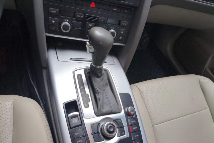 Used Audi A6L 2010 2.0 TFSI Automatic Standard Edition Gear Lever