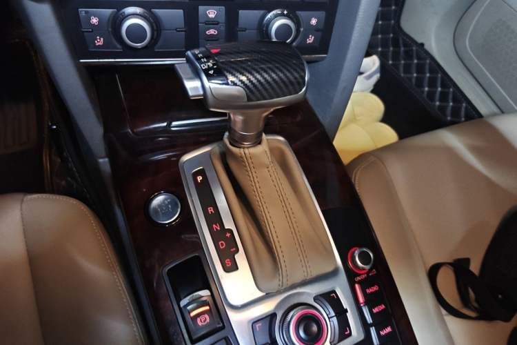 Used Audi A6L 2010 2.4L Technology Edition Gear Lever