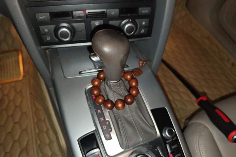 Used Audi A6L 2010 2.0 TFSI Automatic Standard Edition Gear Lever