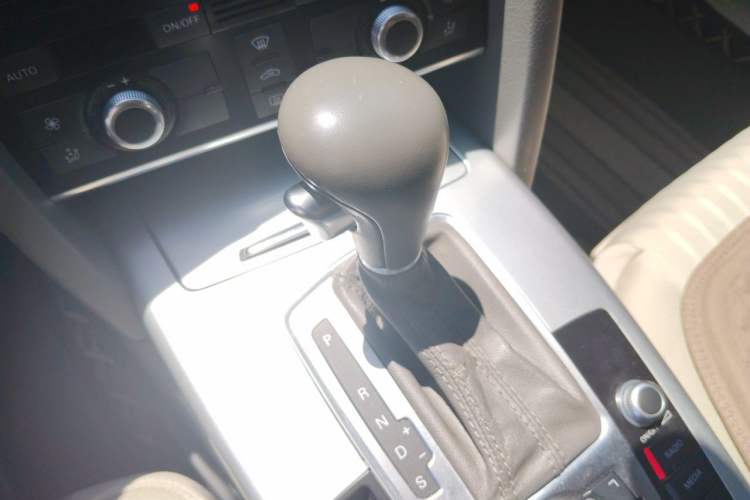 Used Audi A6L 2010 2.0 TFSI Automatic Standard Edition Gear Lever