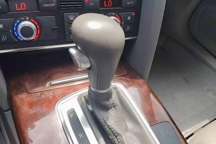 Used Audi A6L 2010 2.0 TFSI Automatic Standard Edition Gear Lever