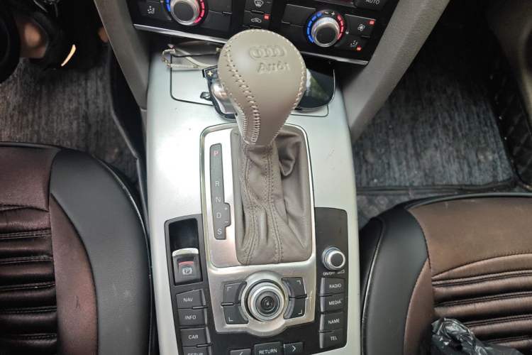 Used Audi A6L 2010 2.0 TFSI Automatic Standard Edition Gear Lever
