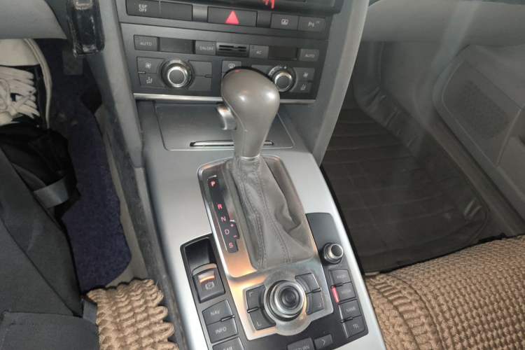 Used Audi A6L 2010 2.0 TFSI Automatic Standard Edition Gear Lever