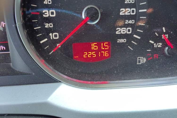 Used Audi A6L 2010 2.4L Comfort Edition Odometer Close Up