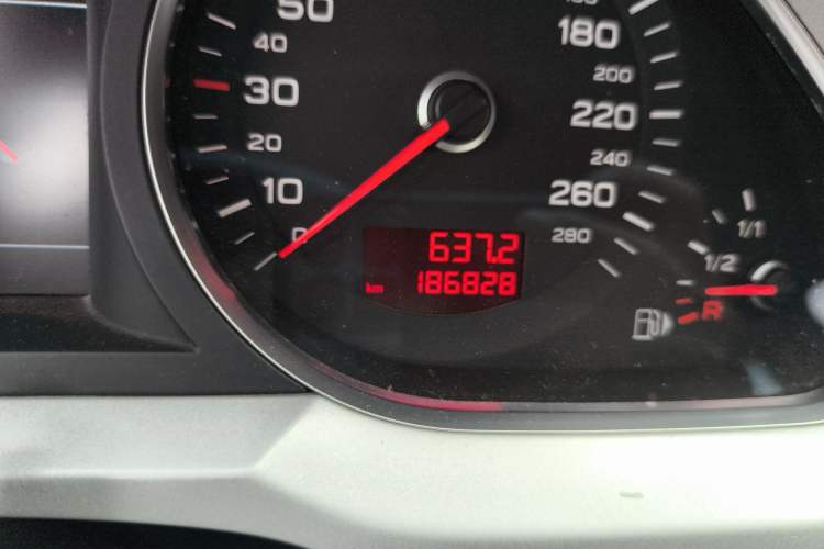 Used Audi A6L 2010 2.4L Comfort Edition Odometer Close Up