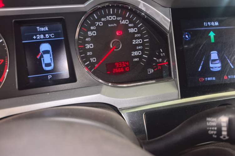 Used Audi A6L 2010 2.0 TFSI Automatic Standard Edition Odometer Close Up