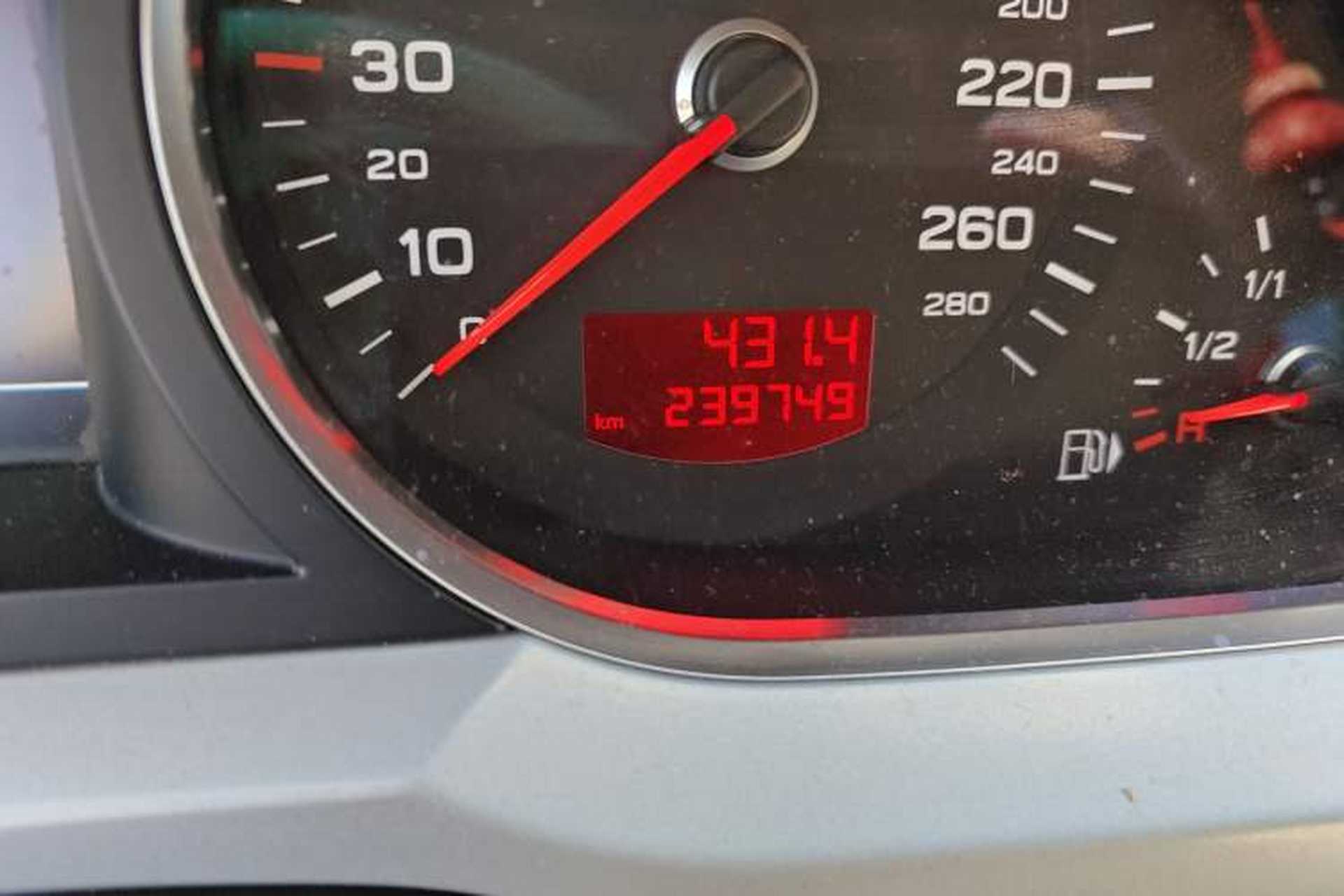 Used Audi A6L 2010 2.4L Comfort Edition Odometer Close Up