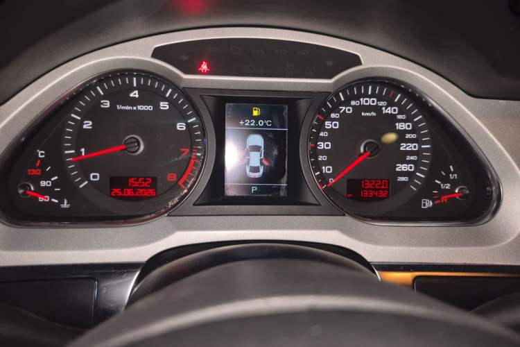 Used Audi A6L 2010 2.0 TFSI Automatic Standard Edition Odometer Close Up