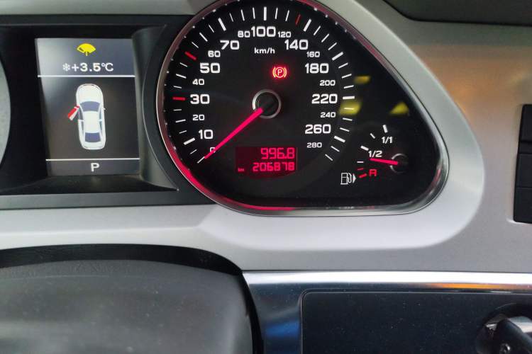 Used Audi A6L 2010 2.8 FSI Comfort Model Odometer Close Up