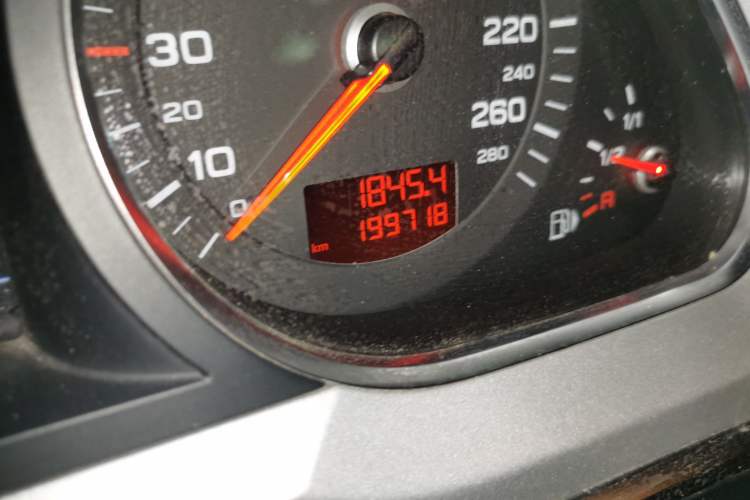 Used Audi A6L 2010 2.0 TFSI Automatic Standard Edition Odometer Close Up