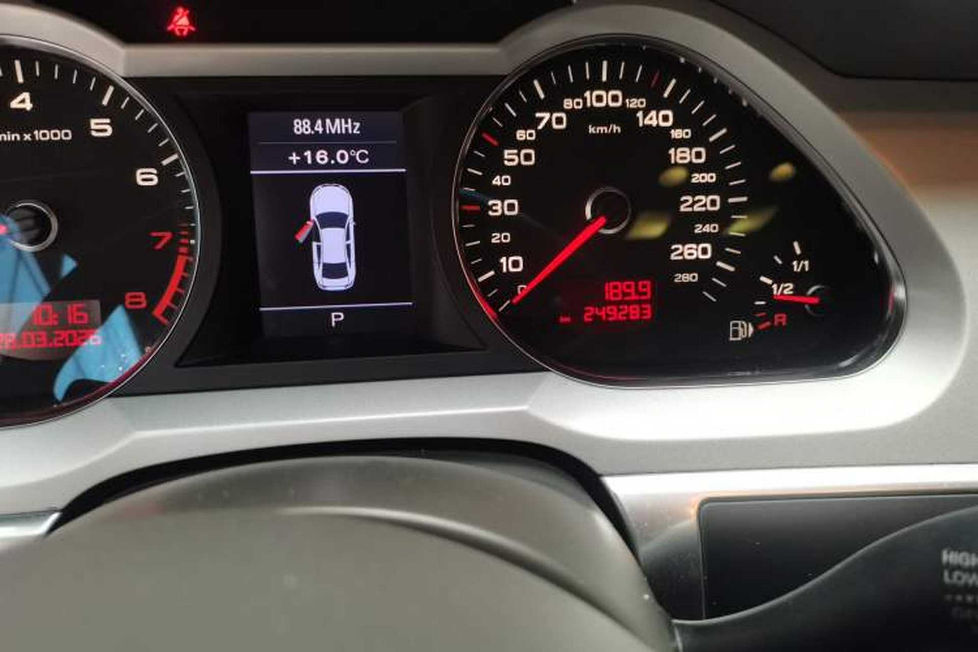 Used Audi A6L 2010 2.4L Comfort Edition Odometer Close Up