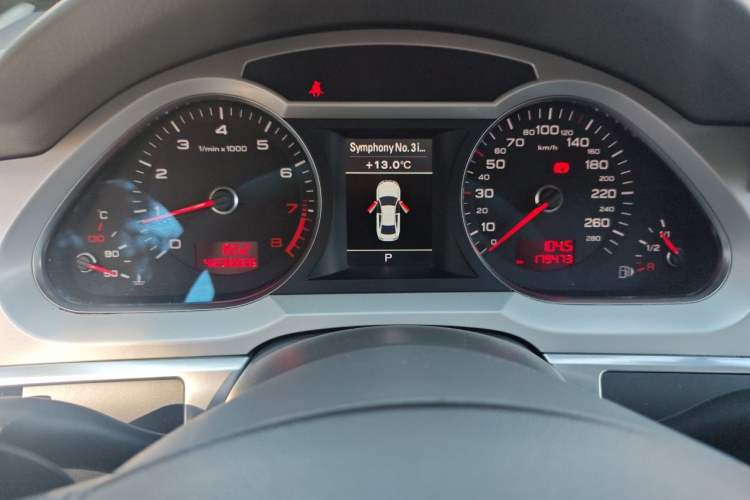 Used Audi A6L 2010 2.4L Comfort Edition Odometer Close Up