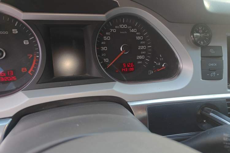 Used Audi A6L 2010 2.8 FSI Comfort Model Odometer Close Up
