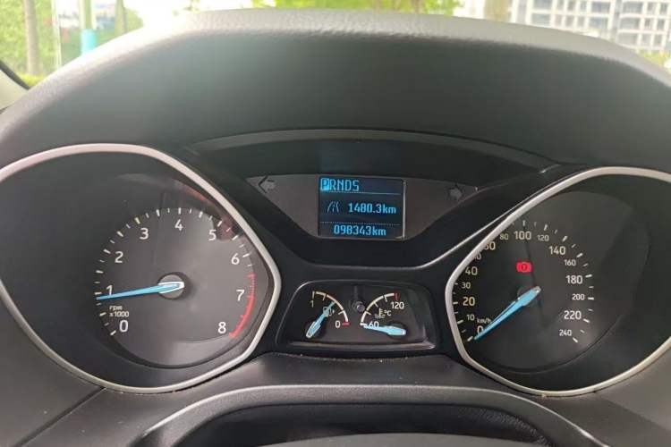 Used Audi A6L 2010 2.0 TFSI Automatic Standard Edition Odometer Close Up