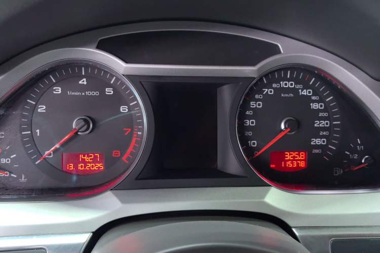 Used Audi A6L 2010 2.0 TFSI Automatic Standard Edition Odometer Close Up