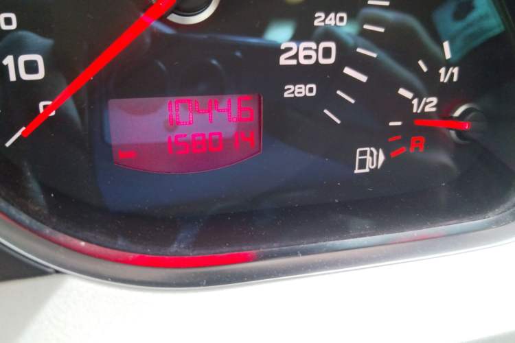 Used Audi A6L 2010 2.4L Comfort Edition Odometer Close Up