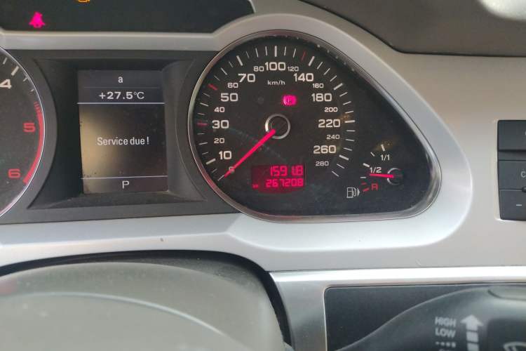 Used Audi A6L 2010 2.7 TDI Odometer Close Up