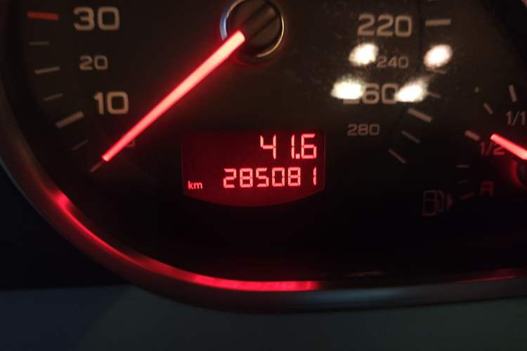 Used Audi A6L 2010 2.8 FSI quattro Luxury Model Odometer Close Up