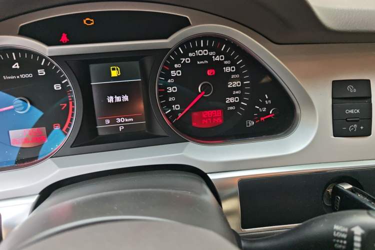 Used Audi A6L 2010 2.0 TFSI Base Version Odometer Close Up