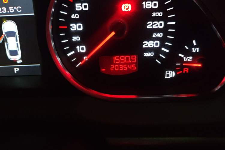 Used Audi A6L 2010 2.0 TFSI Automatic Standard Edition Odometer Close Up