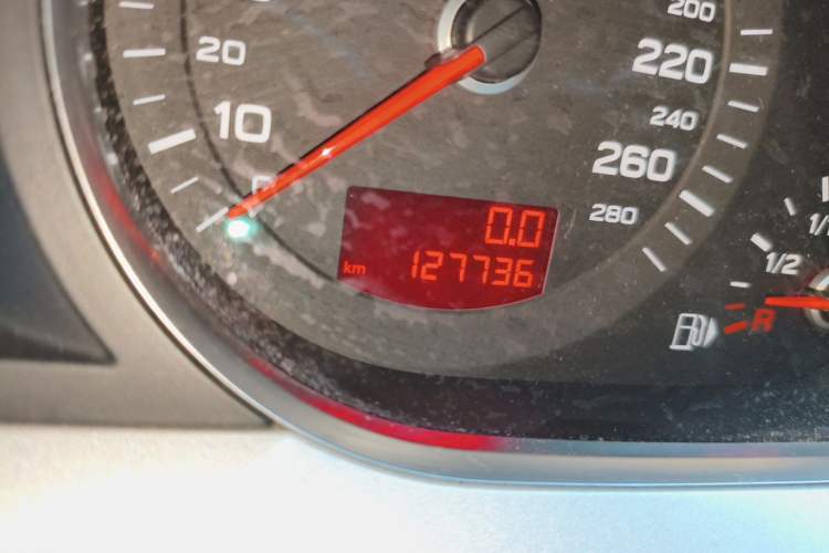 Used Audi A6L 2010 2.4L Comfort Edition Odometer Close Up