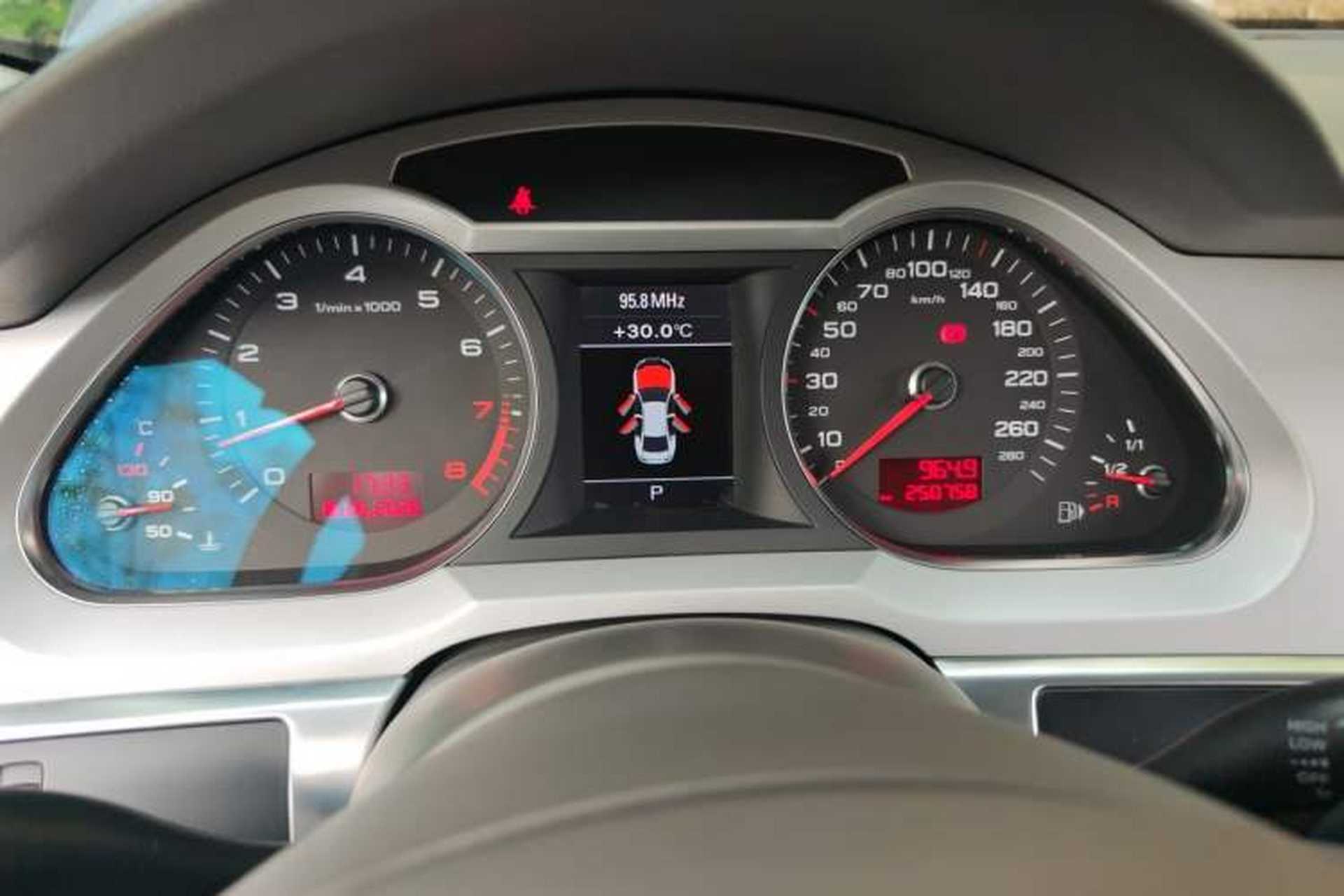 Used Audi A6L 2010 2.4L Technology Edition Odometer Close Up