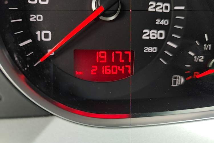 Used Audi A6L 2010 2.0 TFSI Automatic Standard Edition Odometer Close Up