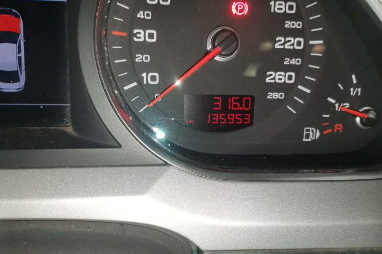 Used Audi A6L 2010 2.0 TFSI Manual Standard Edition Odometer Close Up