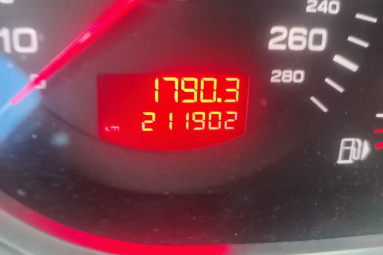 Used Audi A6L 2010 2.4L Comfort Edition Odometer Close Up