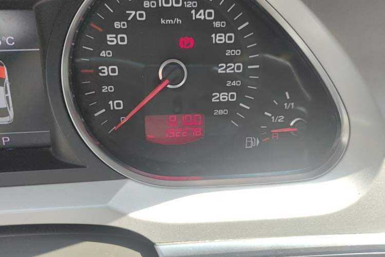 Used Audi A6L 2010 2.4L Comfort Edition Odometer Close Up