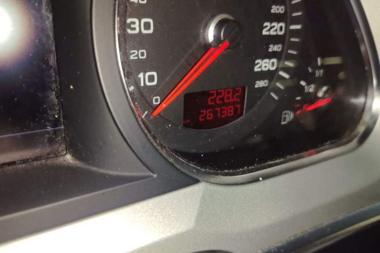 Used Audi A6L 2010 2.4L Technology Edition Odometer Close Up