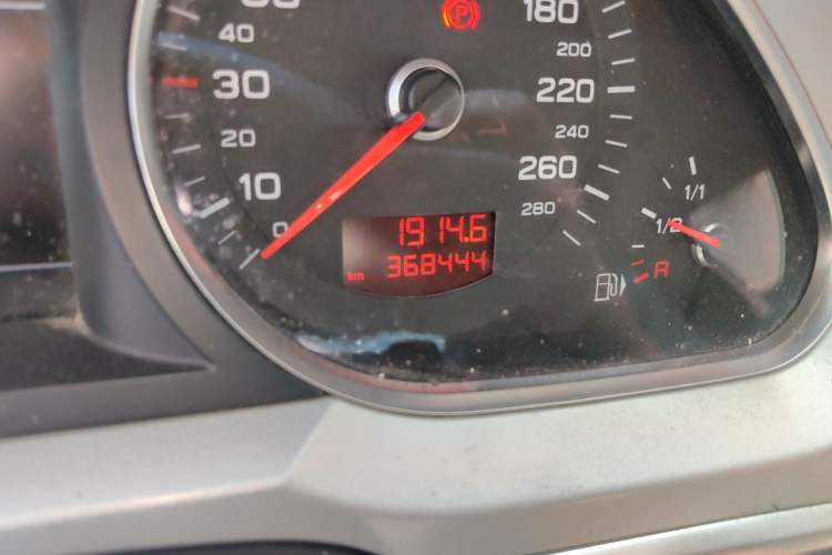 Used Audi A6L 2010 2.4L Comfort Edition Odometer Close Up