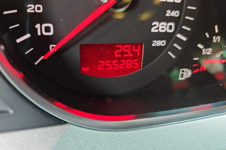 Used Audi A6L 2010 2.4L Luxury Edition Odometer Close Up
