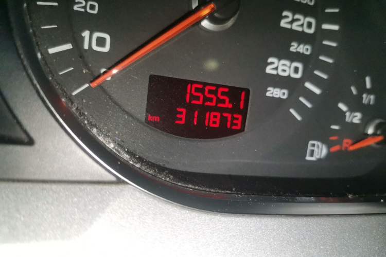 Used Audi A6L 2010 2.7 TDI Odometer Close Up