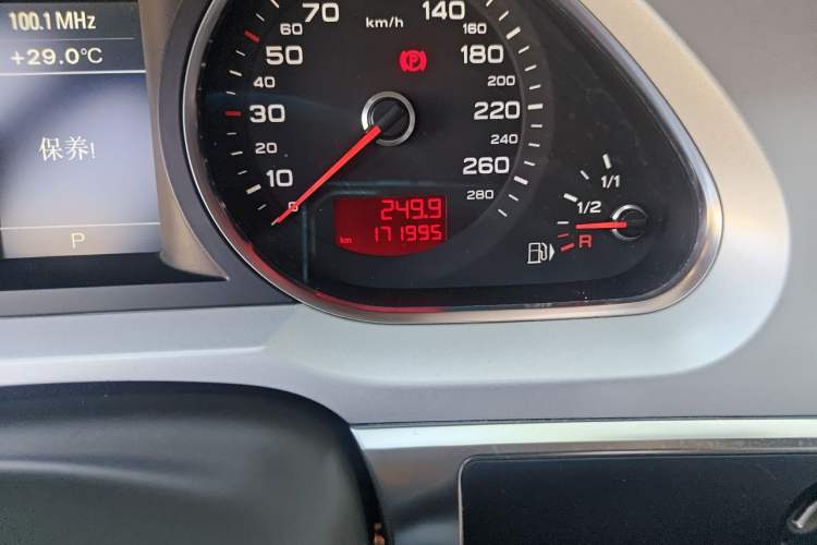 Used Audi A6L 2010 3.0 TFSI quattro Luxury Model Odometer Close Up