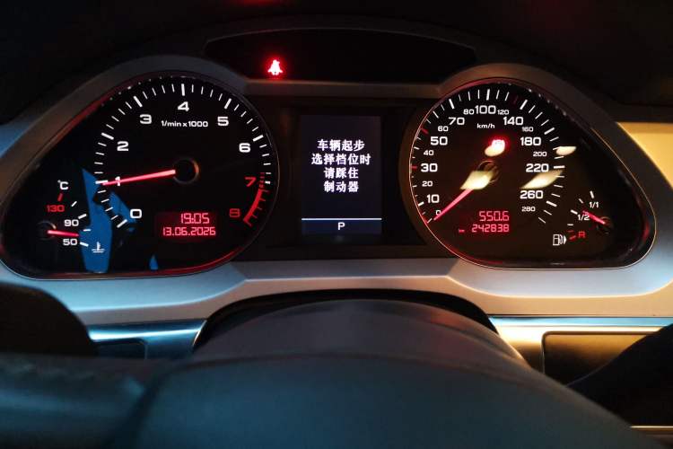 Used Audi A6L 2010 2.0 TFSI Automatic Standard Edition Odometer Close Up