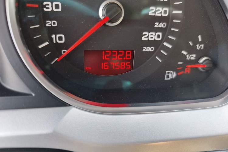 Used Audi A6L 2010 3.0 TFSI quattro Luxury Model Odometer Close Up