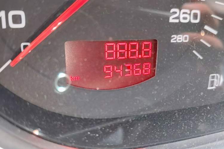 Used Audi A6L 2010 2.0 TFSI Automatic Standard Edition Odometer Close Up