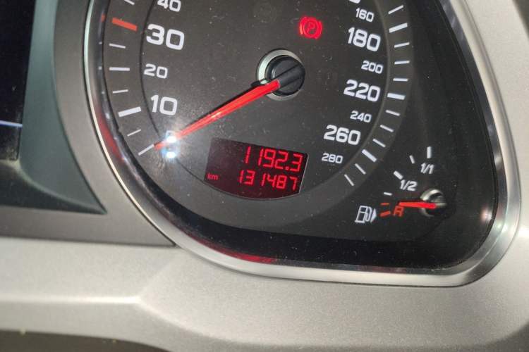 Used Audi A6L 2010 2.4L Comfort Edition Odometer Close Up