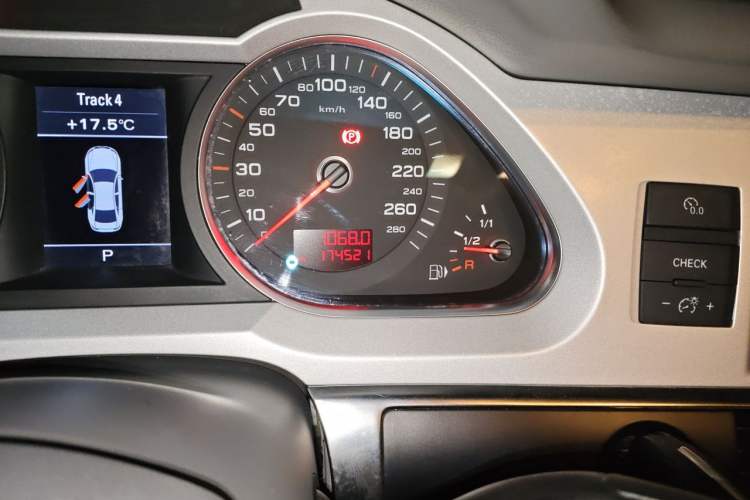 Used Audi A6L 2010 2.4L Comfort Edition Odometer Close Up