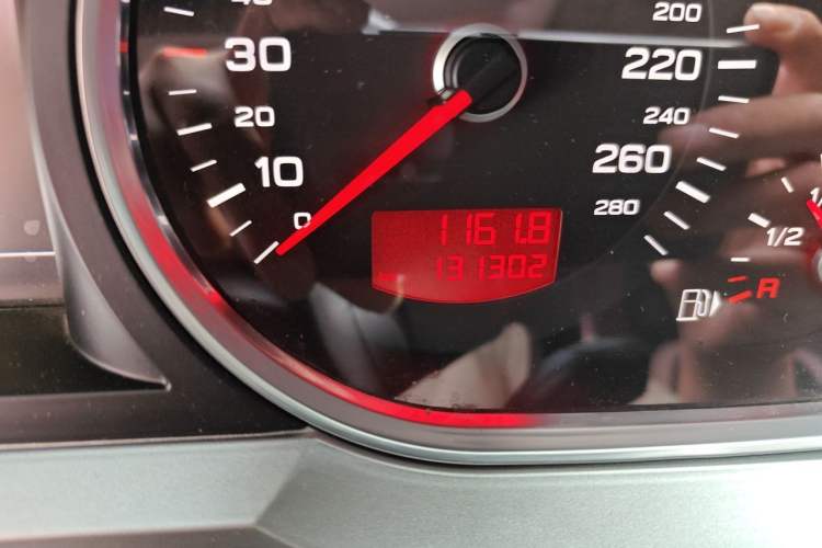 Used Audi A6L 2010 2.0 TFSI Automatic Standard Edition Odometer Close Up