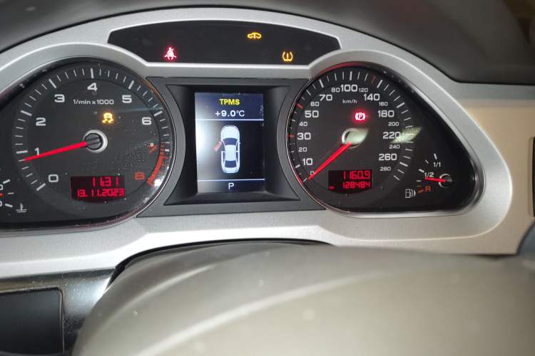 Used Audi A6L 2010 3.0 TFSI quattro Luxury Model Odometer Close Up