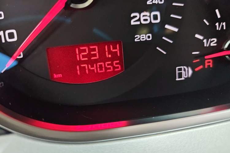 Used Audi A6L 2010 2.0 TFSI Automatic Standard Edition Odometer Close Up