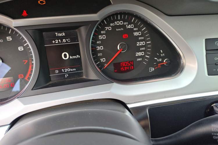 Used Audi A6L 2010 2.4L Comfort Edition Odometer Close Up